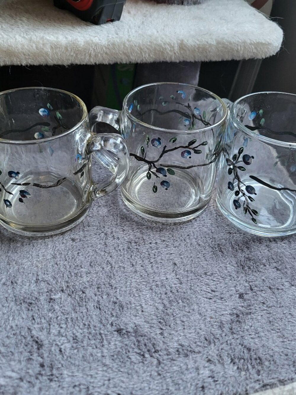 VINTAGE LIBBEY BLUE BERRY VINE DESIGN GLASS COFFEE MUGS SET OF 3 RARE FIND